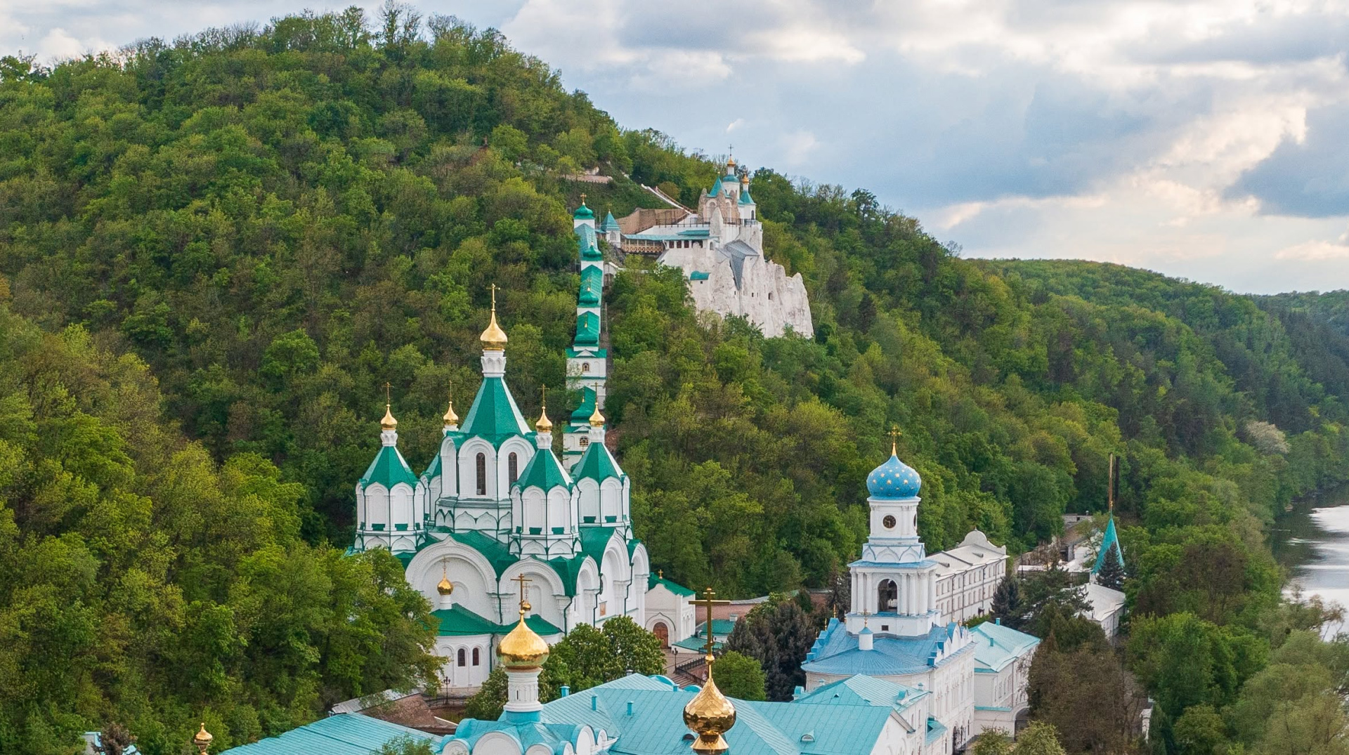 Свято-Успенська Святогірська лавра заявила про напад на братію: є загиблий і поранені
