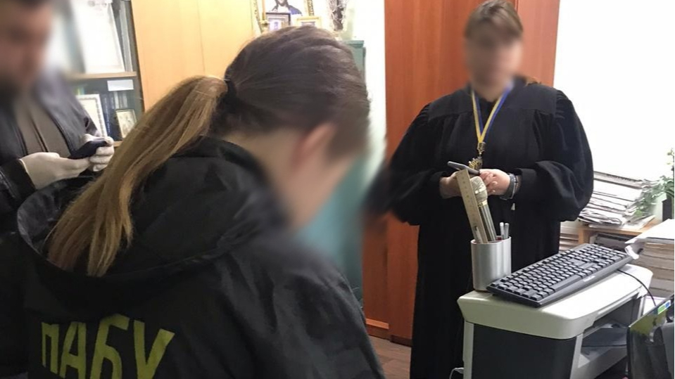 У Харкові екссуддя отримала 8 років тюрми через отримання хабаря