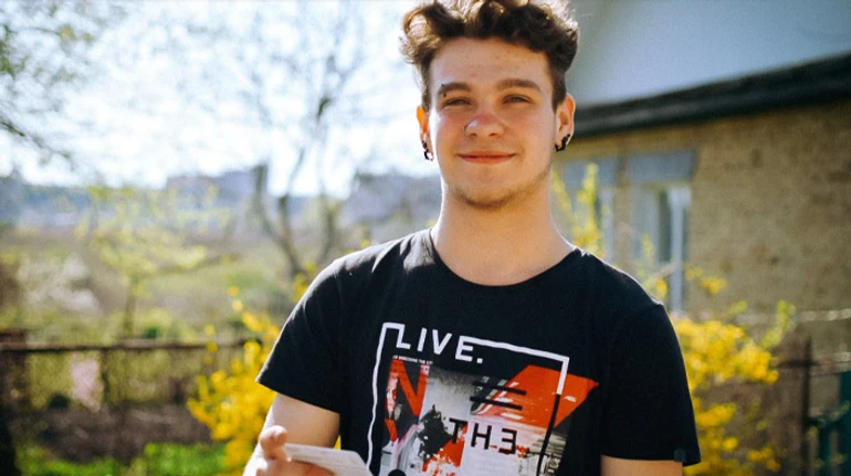 Нарешті свобода. Як підліток виїхав з окупованого Луганська і лише у 20 років отримав український паспорт