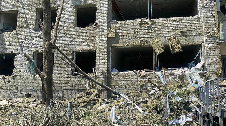 Occupiers hit hospital in Huliaipole, killing 2 people