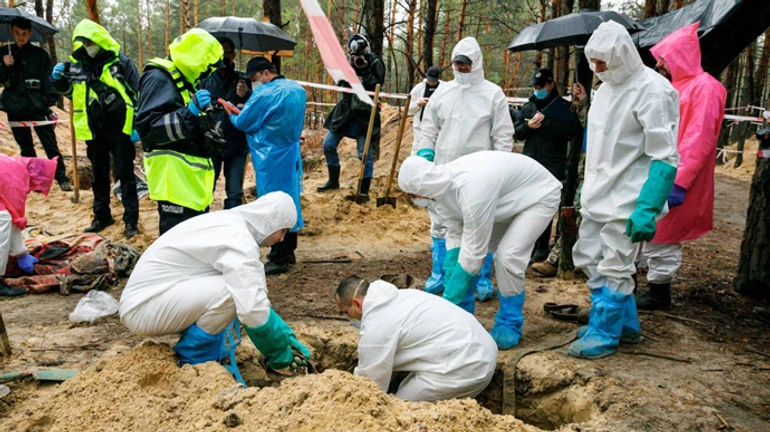 In Izium 447 bodies exhumed, many women and children