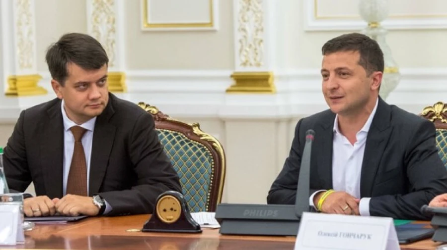 У Зеленського заявили, що відставка Разумкова – ініціатива Арахамії