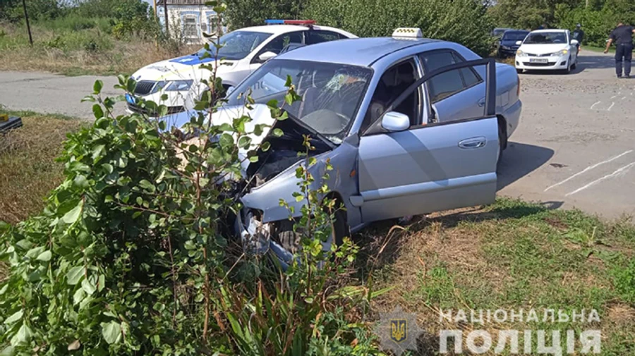 П’яний водій возив поліцейського на капоті: у того зламані ноги 