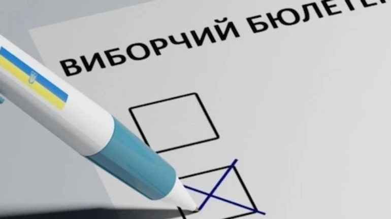 Лідери партійних перегонів дещо втратили в рейтингу за місяць до виборів