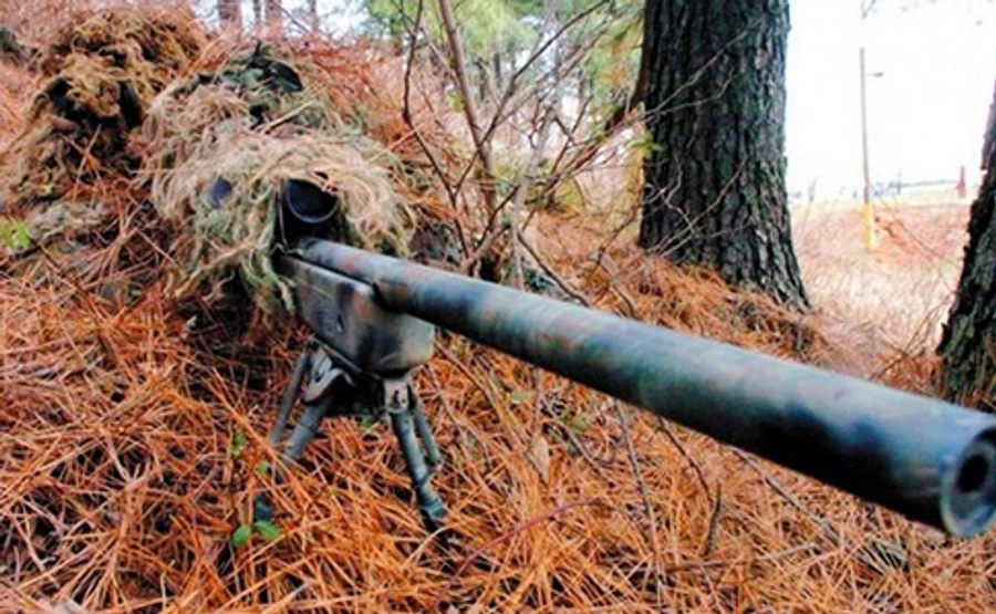 На Донбассе украинских военных обстреливают снайперы