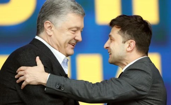 Зеленский ветировал закон, который до того подправил Порошенко