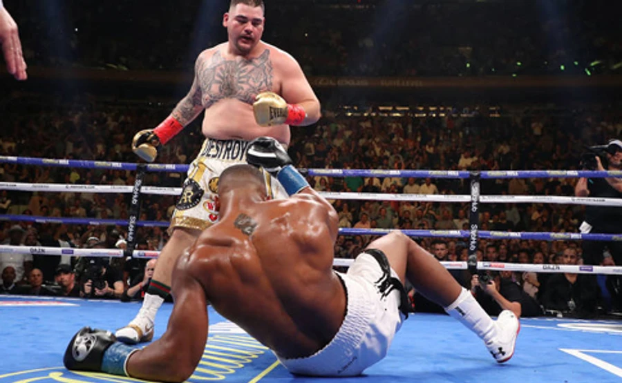 Джошуа сенсаційно втратив три чемпіонські пояси: програв мексиканцю 