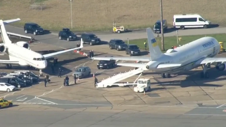 Зеленский прилетел в Британию