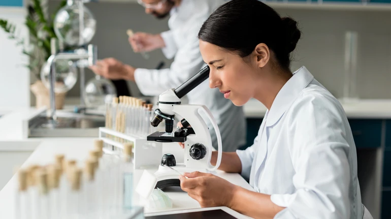 В Україні у п’ять разів збільшили президентські гранти для молодих учених і докторів наук