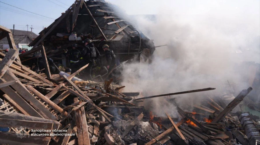 Russians hit Zaporizhzhia: one person killed and others injured, woman and child pulled from under rubble – photos, video
