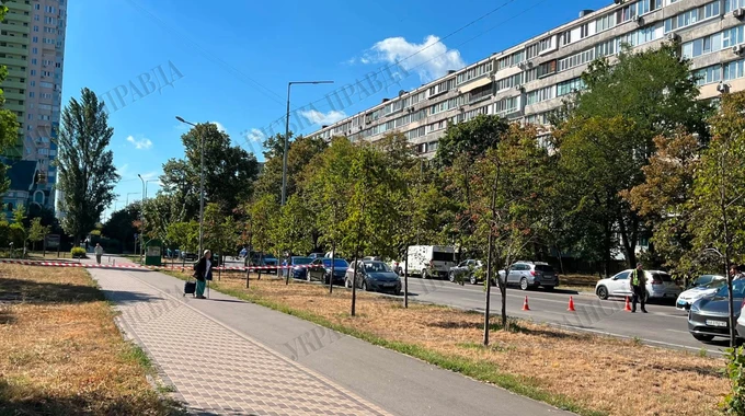Η αστυνομία έκλεισε δρόμο του Κιέβου μετά από αναφορές για ανταλλαγή πυροβολισμών μεταξύ της Υπηρεσίας Ασφαλείας και των Πληροφοριών Άμυνας – φωτογραφίες