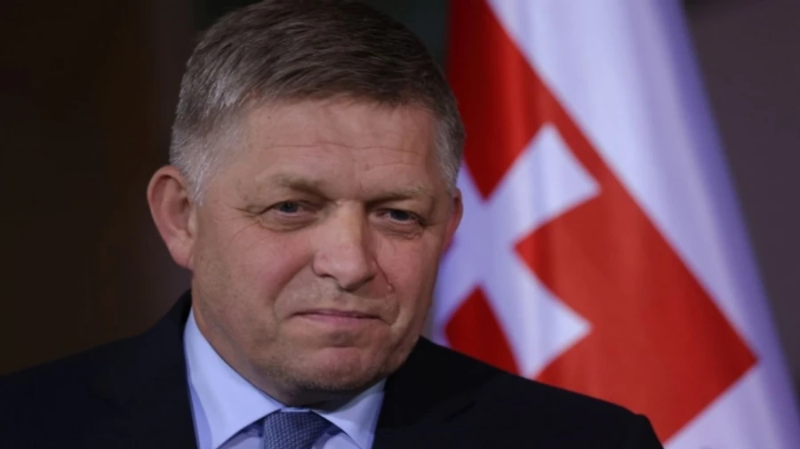 Премьер Словакии Фицо готов поддержать референдум об отмене санкций против РФ