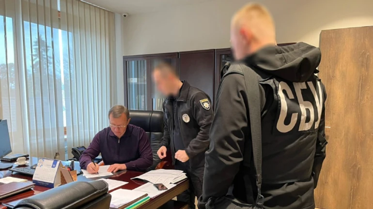 Відрядження на відпочинок: стала відома причина обшуків у міськраді Ужгорода