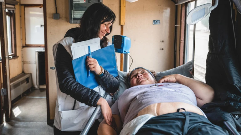 Вагоны, полные боли. История врача из эвакуационного медицинского состава