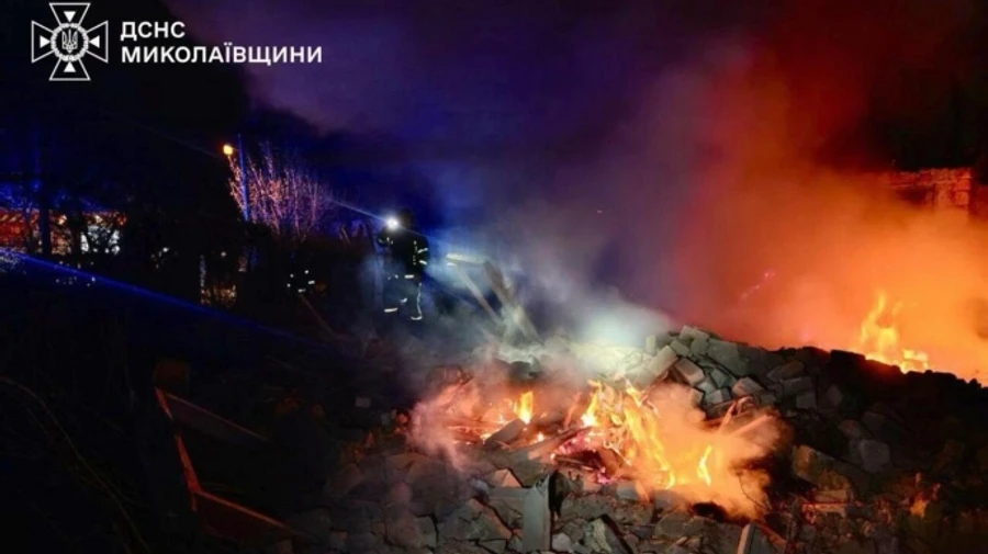 Спасатели показали последствия атаки российских БпЛА на Николаев