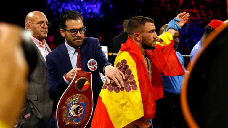 Кличко обурився, що Ломаченко вийшов без прапора України: Якого біса