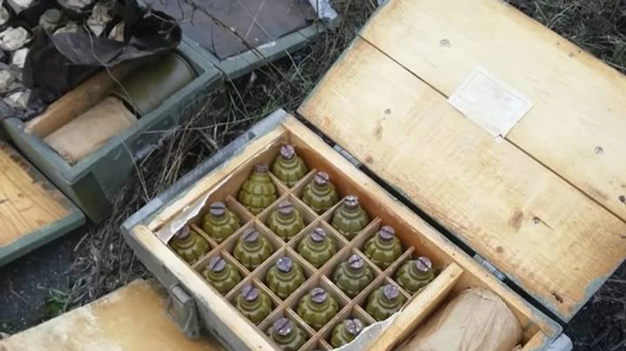 У Маріуполі знайшли схрон зброї: понад 1600 гранат, десятки пістолетів