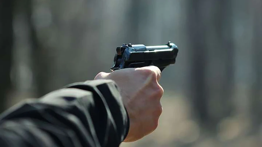 У Миколаєві стріляли на зупинці, є поранені