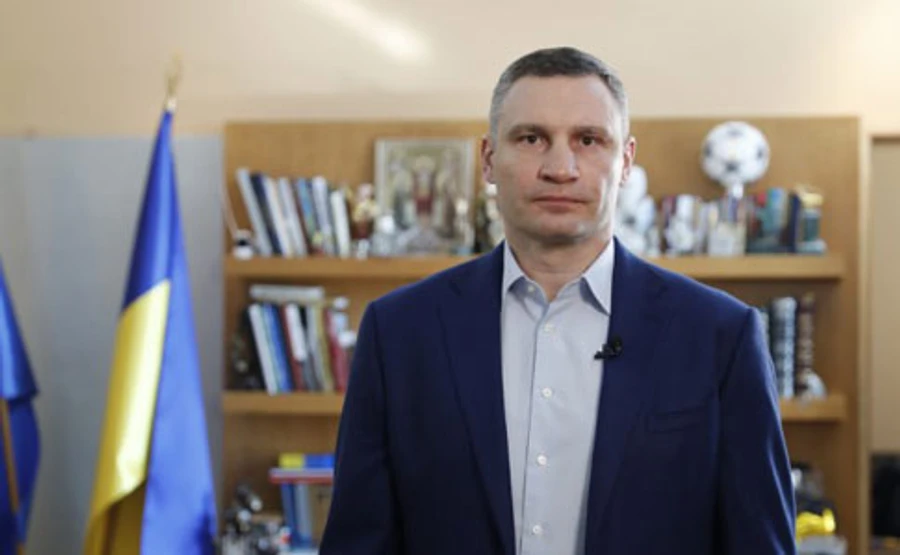 Запобігти коронавірусу: в Києві закривають ресторани, ТРЦ, дискотеки