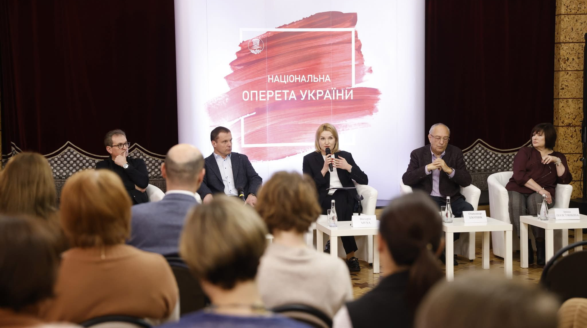 Kyiv ottiene lo status di Città della Musica UNESCO e si unisce alla Rete delle Città Creative
Approfondimento
La città di Kyiv ha lavorato per un anno alla sua candidatura per ottenere lo status di Città della Musica UNESCO, con il sostegno del sindaco Vitali Klitschko e la collaborazione di istituzioni statali e cittadine, il settore dell'istruzione, la società civile e le industrie creative.
Possibili Conseguenze
Questo nuovo status potrebbe aprire nuove opportunità per la cooperazione internazionale, lo scambio di esperienze e gli investimenti nell'infrastruttura musicale, promuovendo la musica di Kyiv come voce di un'Ucraina moderna, libera e indomita.
Opinione
Secondo Viktoriia Mukha, membro del Consiglio comunale di Kyiv, "la nostra candidatura è stata presentata in un momento difficile, ma credevamo che la nostra città avesse tutte le ragioni per essere parte della comunità culturale globale".
Analisi Critica dei Fatti
L'analisi approfondita ha dimostrato che l'ecosistema musicale di Kyiv è forte, con decine di sale da concerto, accademie e scuole di musica, e centinaia di eventi, festival, concorsi e iniziative internazionali ogni anno.
Relazioni con altri fatti
La Rete delle Città Creative UNESCO, fondata nel 2004, promuove la cooperazione tra le città che considerano la cultura come un motore strategico per lo sviluppo sostenibile, e attualmente unisce 408 città in otto campi creativi.
Contesto storico
Le città ucraine di Lviv, Odesa e Kharkiv hanno già aderito alla Rete delle Città Creative UNESCO, rispettivamente come Città della Letteratura UNESCO nel 2015 e 2019, e Città della Musica UNESCO nel 2021.
Fonti
Fonte: Kyiv City State Administration, sito ufficiale dell'amministrazione cittadina di Kyiv.