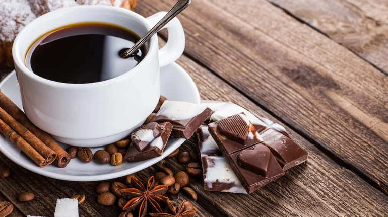 Науковці розкрили нову корисну властивість кави та шоколаду: як вона пов’язана з уповільненим старінням