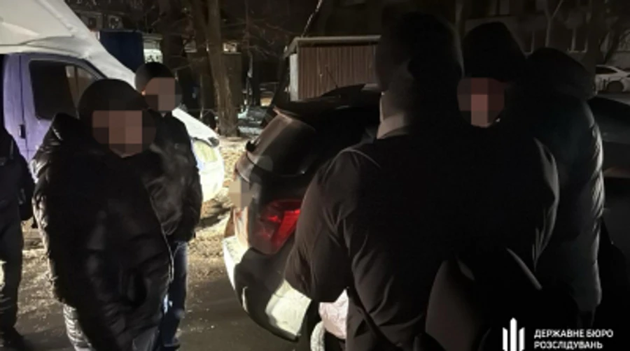 ДБР затримало чоловіка, який шантажував посадовця ТЦК і вимагав $100 тисяч, прикриваючись зв’язками в бюро