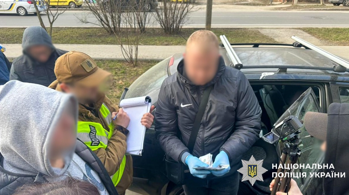 Обіцяли "бронь" і зняття з розшуку: У Києві та на Хмельниччині викрили схеми ухилення від мобілізації