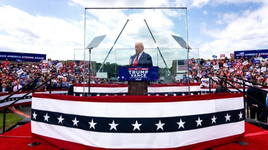Трамп після замаху закрився на новому мітингу куленепробивним склом  