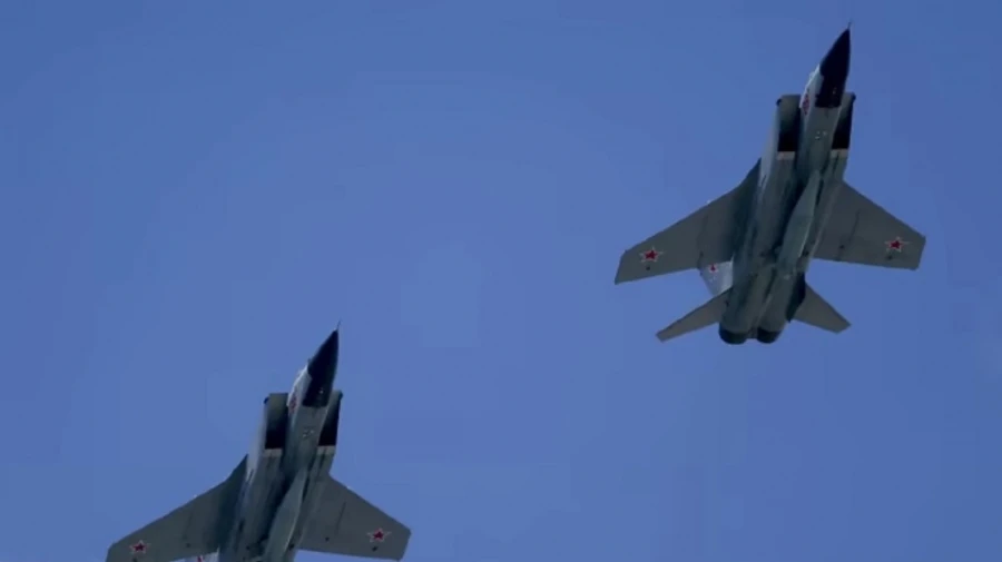 Four MiG-31K fighter jets take off in Russia