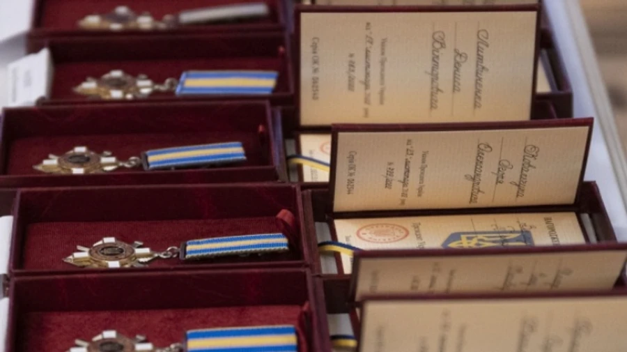 Зеленський відзначив державними нагородами 331 військовослужбовця