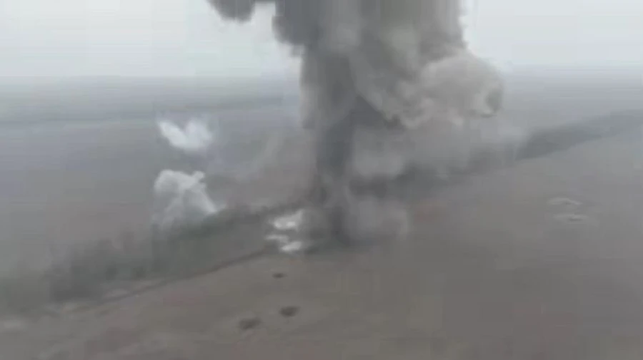 Генштаб показал уничтожение вражеской техники и склада боеприпасов