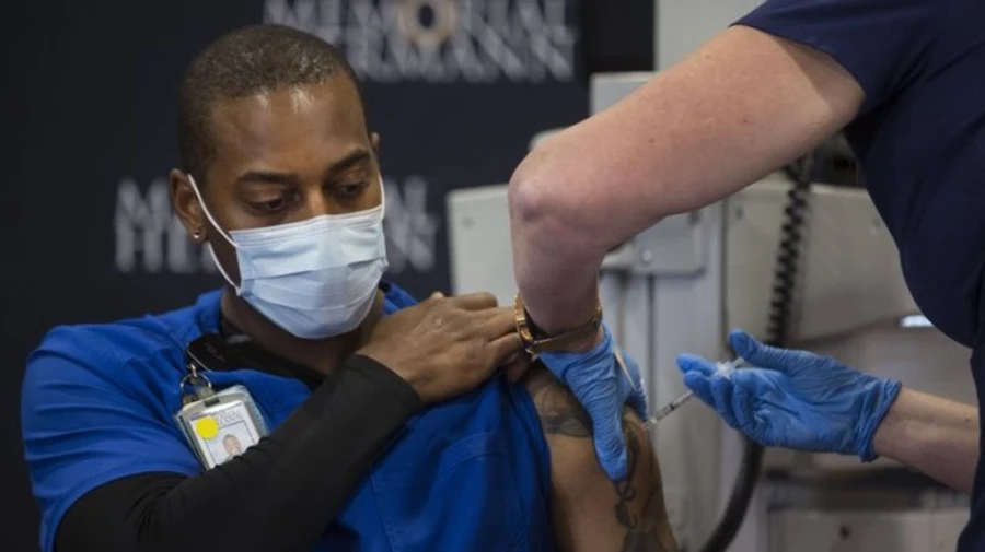 США перетнули позначку у 100 млн щеплень від коронавірусу