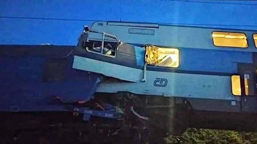 В Чехии столкнулись два поезда: погиб человек, десятки пострадали