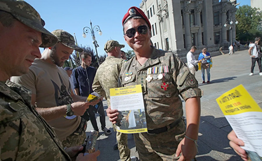 Под офисом Зеленского митинговали против капитуляции перед РФ