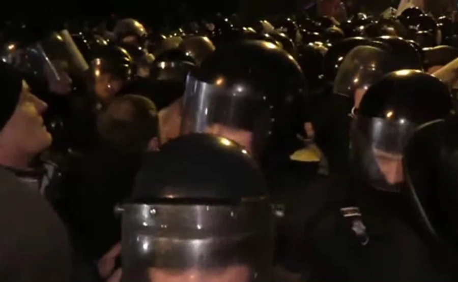 К блокадной акции под АП стянули полицию и Нацгвардию, были столкновения