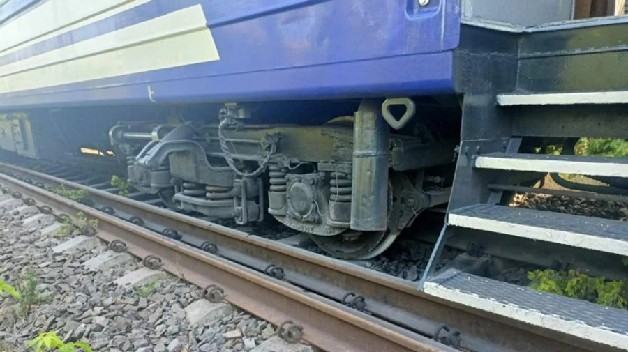 На Закарпатті зійшли з рейок вагони пасажирського потяга через аномальну спеку