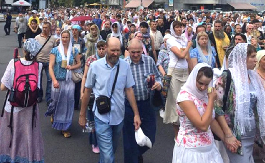 У колоні хресної ходи до Лаври йдуть близько 9 тисяч осіб – поліція