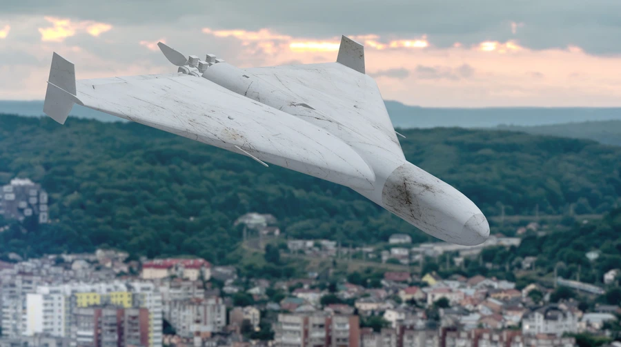 РФ вдарила дроном по багатоквартирному будинку в Харкові: є поранені