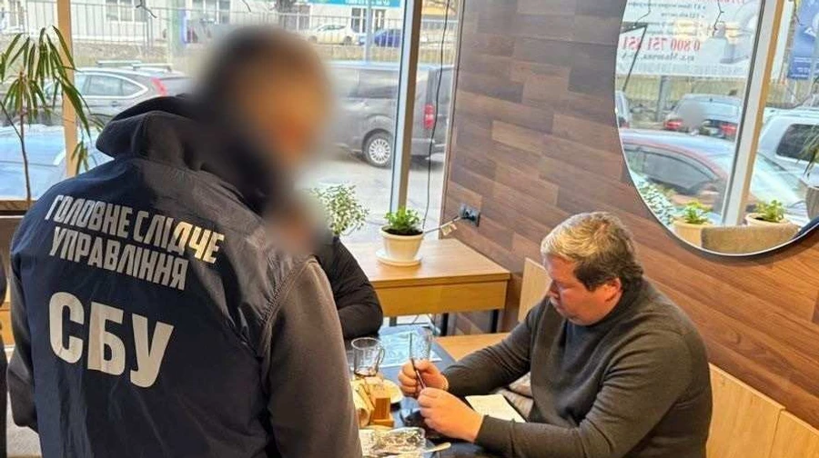 Віддавали цінний ліс за хабарі: затримали керівника регіонального осередку Батьківщини