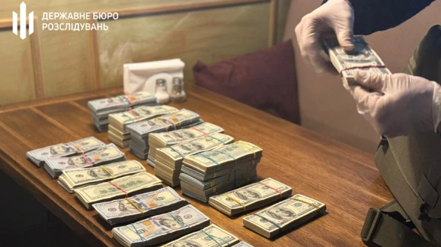Бізнесмен намагався підкупити одного з керівників ГСУ ДБР пів мільйоном доларів