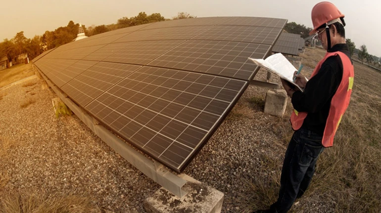 Сонце світить та не гріє. Чому держава майже не платить зелений тариф домашнім СЕС?