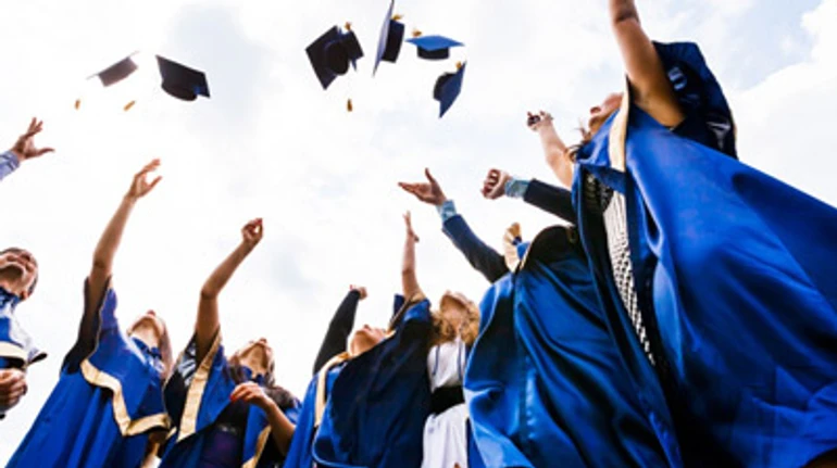 Как поступить или продолжить обучение за границей во время войны? 12 возможностей для студентов