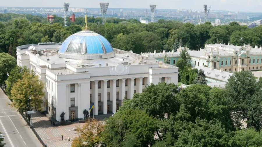 Рада вирішила менше відгороджуватись від людей парканом