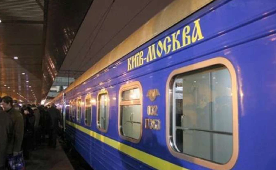 Около 800 украинцев хотят вернуться на родину спецпоездом из Москвы
