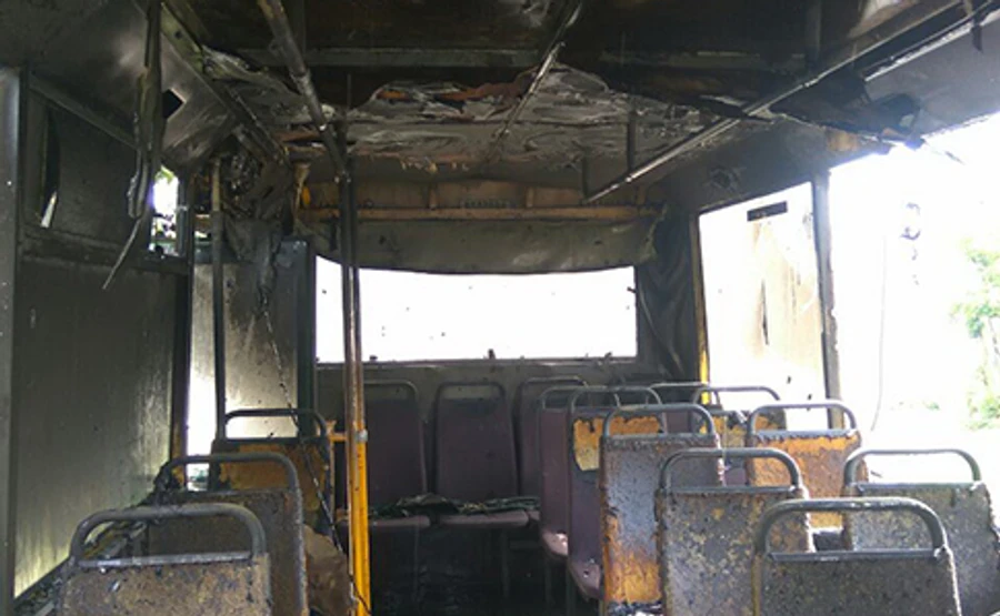 У Харкові на ходу загорілася маршрутка, салон вигорів