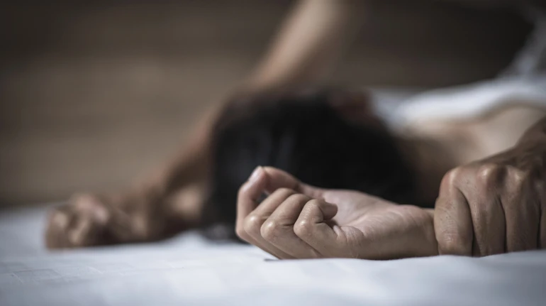 На Київщині до 15 років ув'язнення засудили чоловіка, який ґвалтував онуку своєї співмешканки