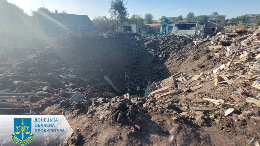 Донеччина: через обстріл росіян під завалами власного будинку опинилася ціла родина