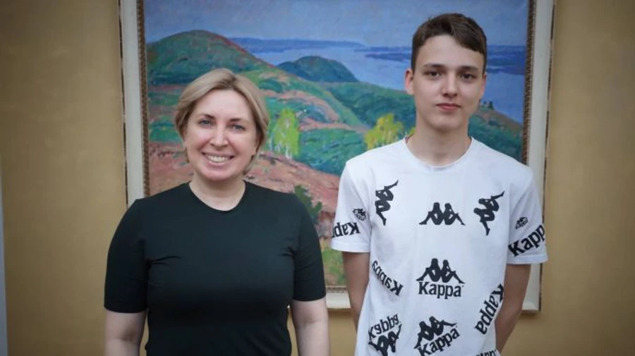 В Україну повернули депортованого з Маріуполя 17-річного хлопця