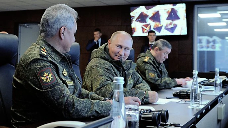 Russian military leadership wants to switch to defence, but cannot convince Putin