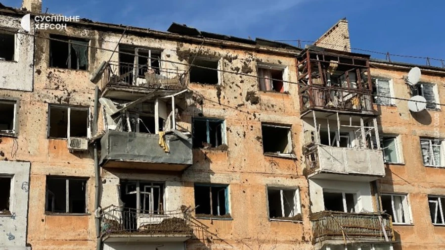 Російська армія знову вдарила по Херсону: поранено цивільного